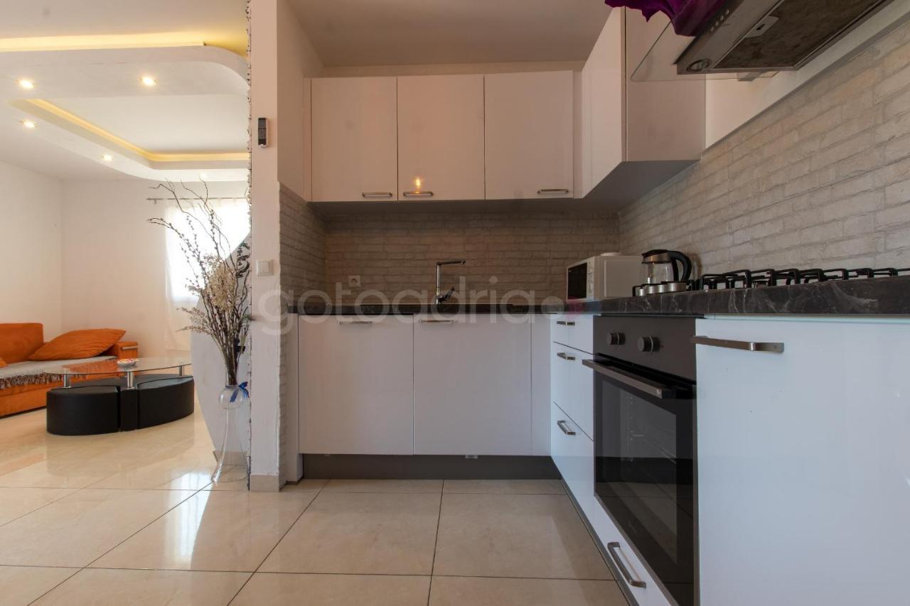 Apartment Vesna With Balcony & Free Parking Makarska Zewnętrze zdjęcie